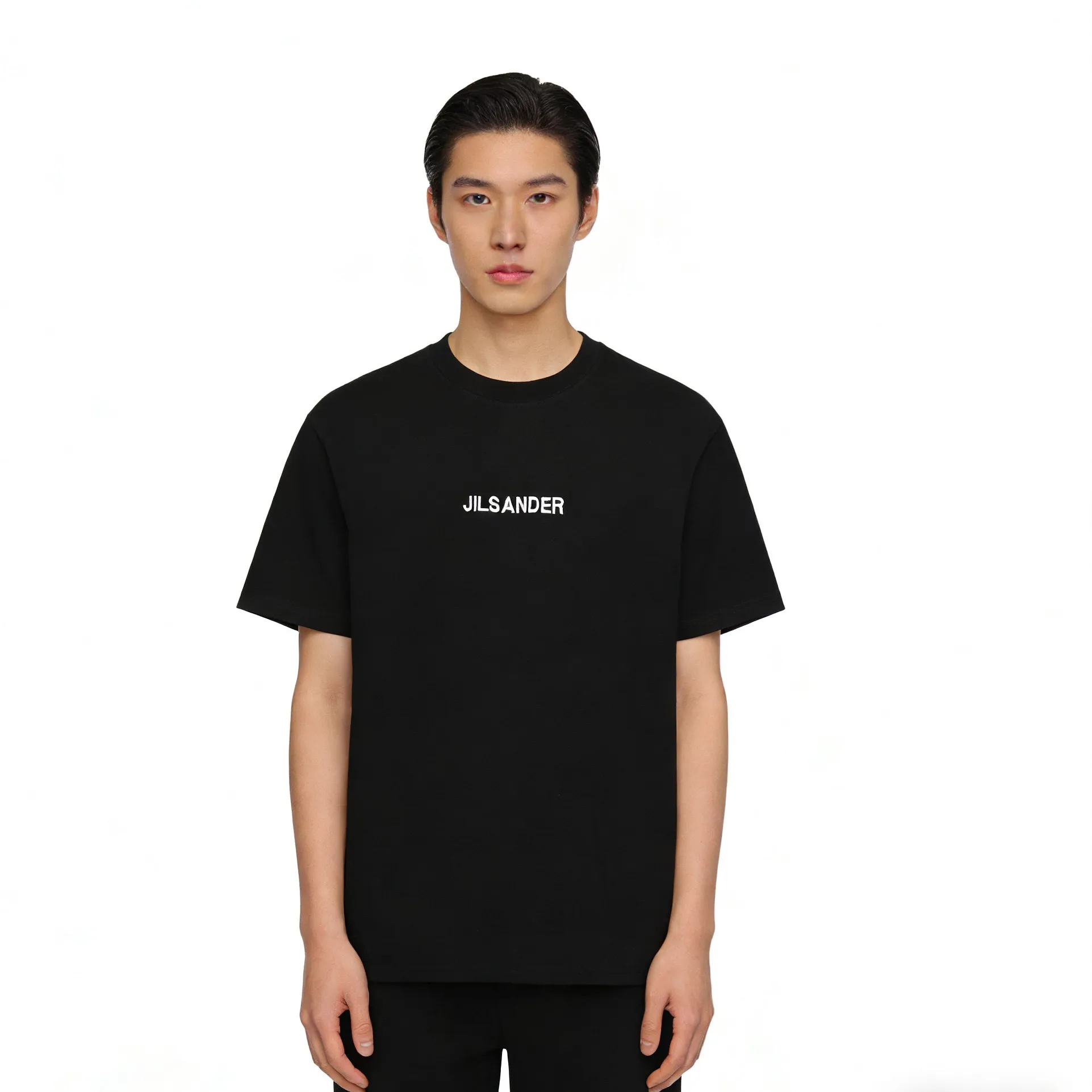 JIL SANDER 2026 official website synchronized with New Arrival imported Tajima machine simple embroidered letter logo customized small armband men and women Same Style short-sleeved T-shirt · Customized 300 grams of 100% double yarn pure cotton fabric · Custom dyed 32 double-strand threads · Collar label and hangtag, main mark and three labels complete Color: Black Size: XS S M L